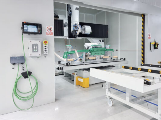 5-Achs-CNC-Portalfräsmaschine mit Frässpindel, Shuttletisch und Maschinensteuerung
