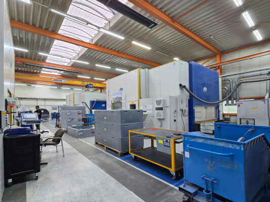 CNC-Maschine mit Shuttlesystem-HG-Grimme-Systech-ACE GmbH