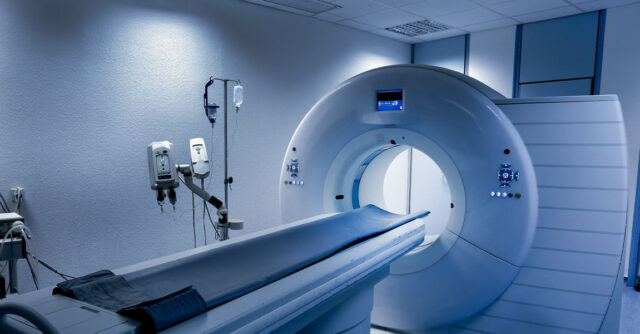 Hochpräzise 5-Achs-CNC-Bearbeitung für Medizintechnik: Gehäuse und Komponenten für CT, MRT und Diagnosesysteme – Qualität Made in Germany.
