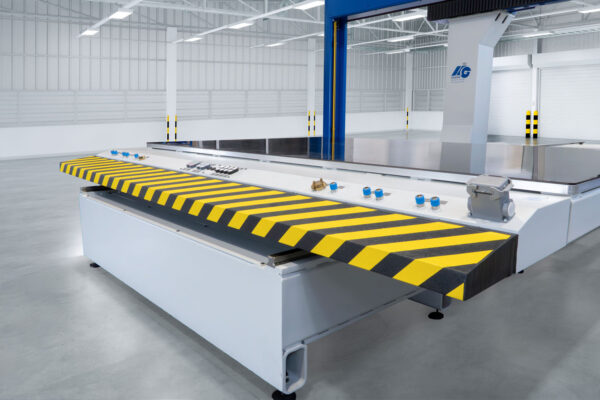Shuttletisch mit Sonderausstattung einer CNC-Portalanlage HG-GRIMME-SysTech
